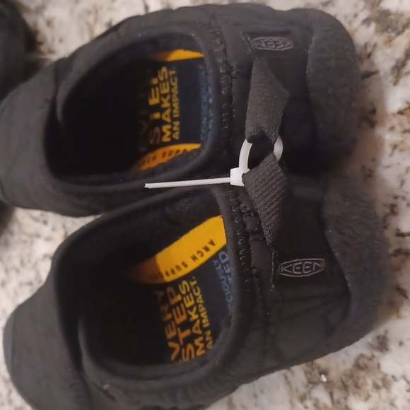 KEEN Howser II Women's Quilted Wrap Arch Support Water Resistant Black Shoes NEW - Picture 11 of 16